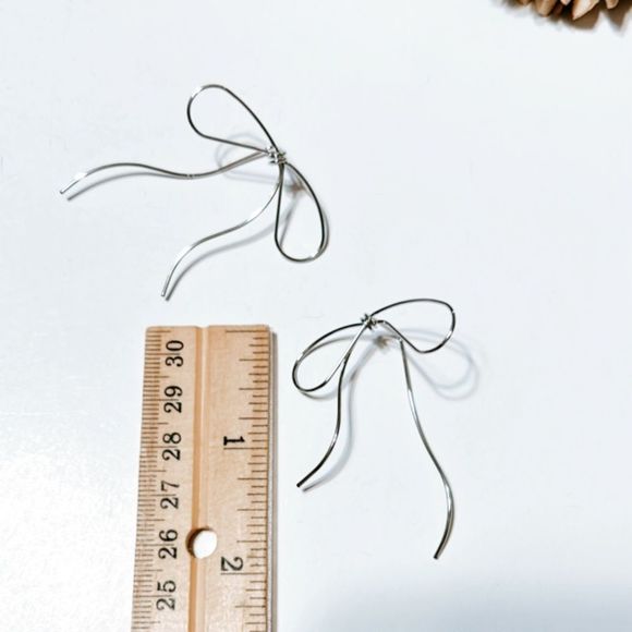 Silver bow earrings M140 - Picture 4 of 5